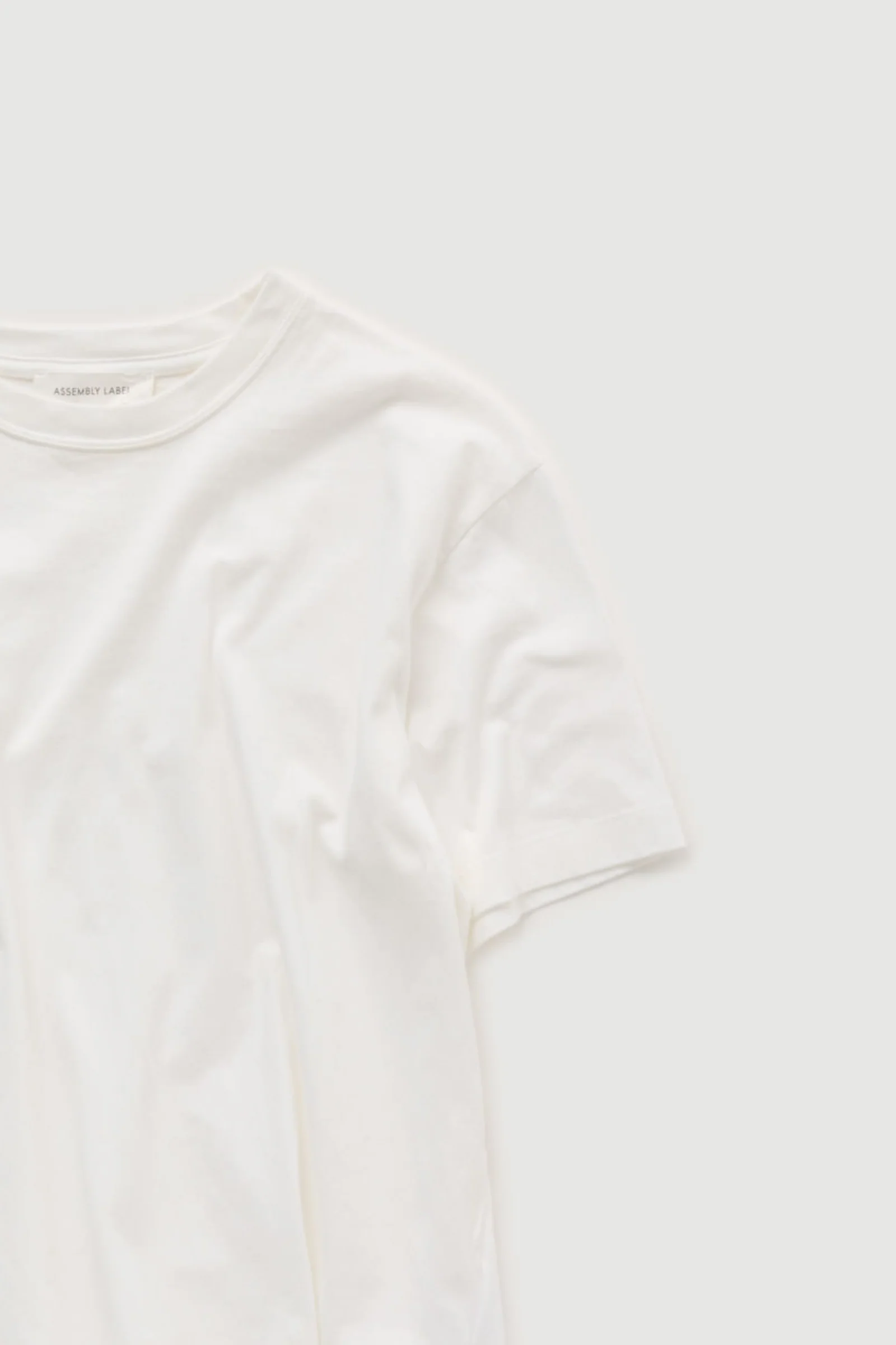 Re-Worn Womens Organic Cotton Yarn Tee - Image 2